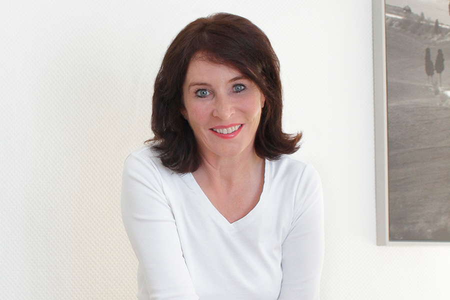 Dr. Christine Pfrommer Dr. Christine Pfrommer
